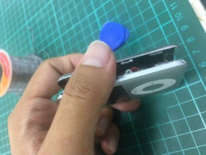 Cara membuka casing untuk mengganti battery iPod yg lemah ataupun mati